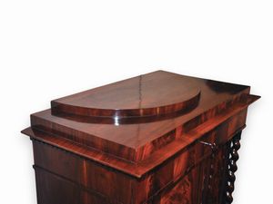 Mobile bar Biedermeier tedesco in mogano  - Asta  Arredi Antichi, Oggetti d'Arte, Curiosities con una selezione di tappeti - Associazione Nazionale - Case d'Asta italiane