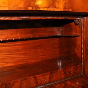 Mobile bar Biedermeier tedesco in mogano  - Asta  Arredi Antichi, Oggetti d'Arte, Curiosities con una selezione di tappeti - Associazione Nazionale - Case d'Asta italiane