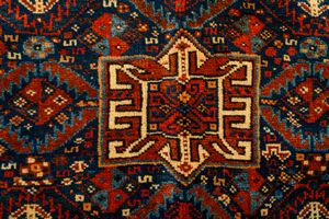 Tappeto Sacco Qashqai  - Asta  Arredi Antichi, Oggetti d'Arte, Curiosities con una selezione di tappeti - Associazione Nazionale - Case d'Asta italiane