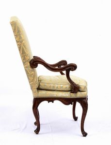 Poltrona italiana in noce  - Asta  Arredi Antichi, Oggetti d'Arte, Curiosities con una selezione di tappeti - Associazione Nazionale - Case d'Asta italiane