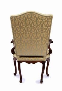Poltrona italiana in noce  - Asta  Arredi Antichi, Oggetti d'Arte, Curiosities con una selezione di tappeti - Associazione Nazionale - Case d'Asta italiane