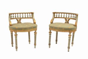 Consolina da muro e due poltrone in stile Veneziano  - Asta  Arredi Antichi, Oggetti d'Arte, Curiosities con una selezione di tappeti - Associazione Nazionale - Case d'Asta italiane