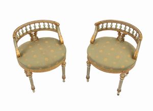 Consolina da muro e due poltrone in stile Veneziano  - Asta  Arredi Antichi, Oggetti d'Arte, Curiosities con una selezione di tappeti - Associazione Nazionale - Case d'Asta italiane