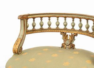 Consolina da muro e due poltrone in stile Veneziano  - Asta  Arredi Antichi, Oggetti d'Arte, Curiosities con una selezione di tappeti - Associazione Nazionale - Case d'Asta italiane