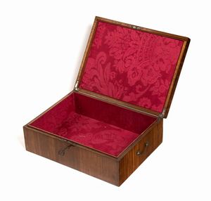 Scatola portagioie intarsiata, Italia Luigi XVI  - Asta  Arredi Antichi, Oggetti d'Arte, Curiosities con una selezione di tappeti - Associazione Nazionale - Case d'Asta italiane
