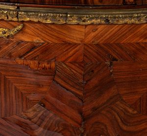 Angoliera francese Napoleone III in ebano viola  - Asta  Arredi Antichi, Oggetti d'Arte, Curiosities con una selezione di tappeti - Associazione Nazionale - Case d'Asta italiane