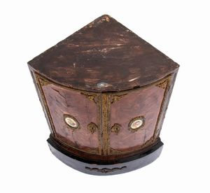 Angoliera francese Napoleone III in ebano viola  - Asta  Arredi Antichi, Oggetti d'Arte, Curiosities con una selezione di tappeti - Associazione Nazionale - Case d'Asta italiane