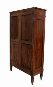 Vetrina intarsiata italiana in stile Luigi XVI  - Asta  Arredi Antichi, Oggetti d'Arte, Curiosities con una selezione di tappeti - Associazione Nazionale - Case d'Asta italiane