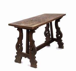 Tavolo Luigi XV italiano a capretta  - Asta  Arredi Antichi, Oggetti d'Arte, Curiosities con una selezione di tappeti - Associazione Nazionale - Case d'Asta italiane