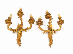 Coppia di applique francesi in bronzo dorate, stile Luigi XVI  - Asta  Arredi Antichi, Oggetti d'Arte, Curiosities con una selezione di tappeti - Associazione Nazionale - Case d'Asta italiane