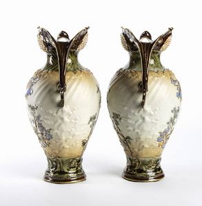 Ernst Wahliss, Turn : Coppia di versatoi austriaci  - Asta  Arredi Antichi, Oggetti d'Arte, Curiosities con una selezione di tappeti - Associazione Nazionale - Case d'Asta italiane