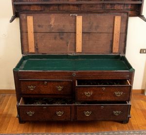 Madia inglese Giorgio III in legno di rovere  - Asta  Arredi Antichi, Oggetti d'Arte, Curiosities con una selezione di tappeti - Associazione Nazionale - Case d'Asta italiane