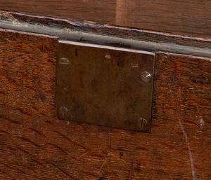 Madia inglese Giorgio III in legno di rovere  - Asta  Arredi Antichi, Oggetti d'Arte, Curiosities con una selezione di tappeti - Associazione Nazionale - Case d'Asta italiane