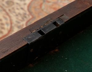 Madia inglese Giorgio III in legno di rovere  - Asta  Arredi Antichi, Oggetti d'Arte, Curiosities con una selezione di tappeti - Associazione Nazionale - Case d'Asta italiane