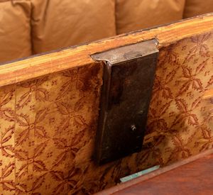 Comò francese  Luigi XVI  - Asta  Arredi Antichi, Oggetti d'Arte, Curiosities con una selezione di tappeti - Associazione Nazionale - Case d'Asta italiane