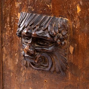 Stipo italiano in noce  - Asta  Arredi Antichi, Oggetti d'Arte, Curiosities con una selezione di tappeti - Associazione Nazionale - Case d'Asta italiane