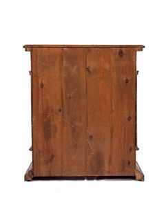 Stipo italiano in noce  - Asta  Arredi Antichi, Oggetti d'Arte, Curiosities con una selezione di tappeti - Associazione Nazionale - Case d'Asta italiane