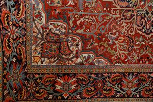 Tappeto Heriz  - Asta  Arredi Antichi, Oggetti d'Arte, Curiosities con una selezione di tappeti - Associazione Nazionale - Case d'Asta italiane