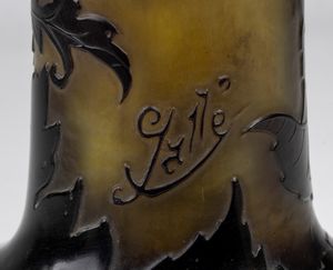(attribuito a) Émile Gallé : Vaso cilindrico  - Asta  Arredi Antichi, Oggetti d'Arte, Curiosities con una selezione di tappeti - Associazione Nazionale - Case d'Asta italiane