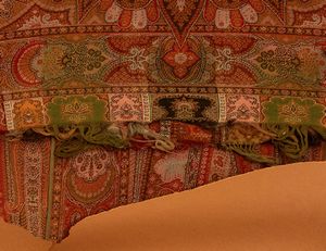 Arazzo italiano incorniciato  - Asta  Arredi Antichi, Oggetti d'Arte, Curiosities con una selezione di tappeti - Associazione Nazionale - Case d'Asta italiane