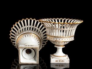 Coppia di vasi francesi in porcellana  - Asta  Arredi Antichi, Oggetti d'Arte, Curiosities con una selezione di tappeti - Associazione Nazionale - Case d'Asta italiane