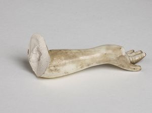 Scultura italiana in ceramica  - Asta  Arredi Antichi, Oggetti d'Arte, Curiosities con una selezione di tappeti - Associazione Nazionale - Case d'Asta italiane