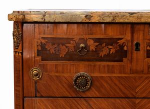 Comò intarsiato Napoleone III francese  - Asta  Arredi Antichi, Oggetti d'Arte, Curiosities con una selezione di tappeti - Associazione Nazionale - Case d'Asta italiane