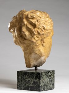 Scultura italiana raffigurante Igea  - Asta  Arredi Antichi, Oggetti d'Arte, Curiosities con una selezione di tappeti - Associazione Nazionale - Case d'Asta italiane