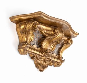 Mensola da muro italiana dorata, Luigi XVI  - Asta  Arredi Antichi, Oggetti d'Arte, Curiosities con una selezione di tappeti - Associazione Nazionale - Case d'Asta italiane