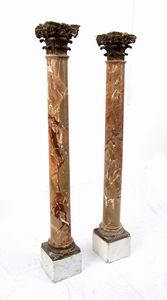 Coppia di colonne italiane in diaspro siciliano, Luigi XVI  - Asta  Arredi Antichi, Oggetti d'Arte, Curiosities con una selezione di tappeti - Associazione Nazionale - Case d'Asta italiane