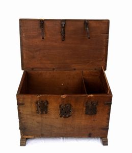 Forziere italiano, Luigi XVI  - Asta  Arredi Antichi, Oggetti d'Arte, Curiosities con una selezione di tappeti - Associazione Nazionale - Case d'Asta italiane