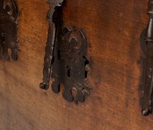 Forziere italiano, Luigi XVI  - Asta  Arredi Antichi, Oggetti d'Arte, Curiosities con una selezione di tappeti - Associazione Nazionale - Case d'Asta italiane