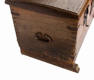 Forziere italiano, Luigi XVI  - Asta  Arredi Antichi, Oggetti d'Arte, Curiosities con una selezione di tappeti - Associazione Nazionale - Case d'Asta italiane