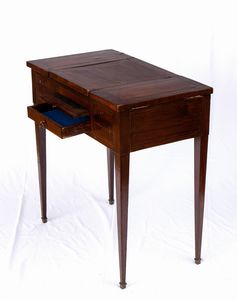 Toletta da donna francese Napoleone III  - Asta  Arredi Antichi, Oggetti d'Arte, Curiosities con una selezione di tappeti - Associazione Nazionale - Case d'Asta italiane