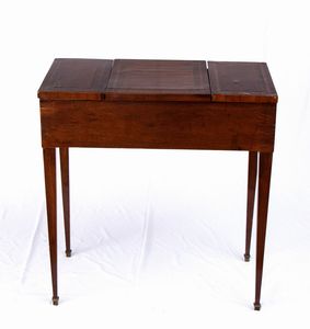 Toletta da donna francese Napoleone III  - Asta  Arredi Antichi, Oggetti d'Arte, Curiosities con una selezione di tappeti - Associazione Nazionale - Case d'Asta italiane