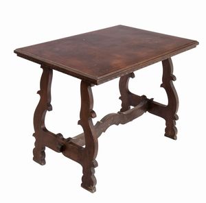 Tavolo italiano a capretta  - Asta  Arredi Antichi, Oggetti d'Arte, Curiosities con una selezione di tappeti - Associazione Nazionale - Case d'Asta italiane