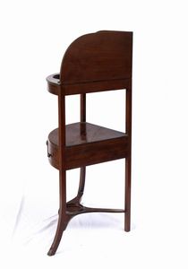 Mobile toletta angolare inglese Giorgio IV  - Asta  Arredi Antichi, Oggetti d'Arte, Curiosities con una selezione di tappeti - Associazione Nazionale - Case d'Asta italiane