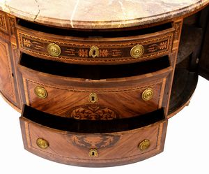 Coppia di comò italiani a demilune  - Asta  Arredi Antichi, Oggetti d'Arte, Curiosities con una selezione di tappeti - Associazione Nazionale - Case d'Asta italiane