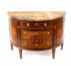 Coppia di comò italiani a demilune  - Asta  Arredi Antichi, Oggetti d'Arte, Curiosities con una selezione di tappeti - Associazione Nazionale - Case d'Asta italiane