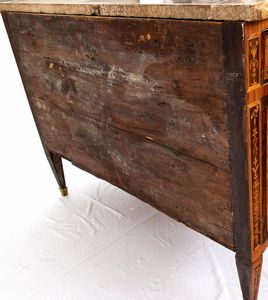 Coppia di comò italiani a demilune  - Asta  Arredi Antichi, Oggetti d'Arte, Curiosities con una selezione di tappeti - Associazione Nazionale - Case d'Asta italiane