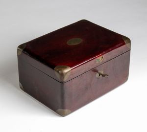 Set da viaggio francese per signora  - Asta  Arredi Antichi, Oggetti d'Arte, Curiosities con una selezione di tappeti - Associazione Nazionale - Case d'Asta italiane