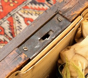 Cassone Luigi XIV italiano pirografato  - Asta  Arredi Antichi, Oggetti d'Arte, Curiosities con una selezione di tappeti - Associazione Nazionale - Case d'Asta italiane