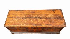 Cassone Luigi XIV italiano pirografato  - Asta  Arredi Antichi, Oggetti d'Arte, Curiosities con una selezione di tappeti - Associazione Nazionale - Case d'Asta italiane