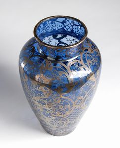 Vaso in vetro blu e argento  - Asta  Arredi Antichi, Oggetti d'Arte, Curiosities con una selezione di tappeti - Associazione Nazionale - Case d'Asta italiane