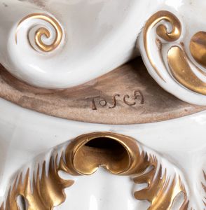 Tosca : Coppia di figure italiane in porcellana  - Asta  Arredi Antichi, Oggetti d'Arte, Curiosities con una selezione di tappeti - Associazione Nazionale - Case d'Asta italiane