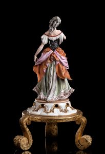 Tosca : Coppia di figure italiane in porcellana  - Asta  Arredi Antichi, Oggetti d'Arte, Curiosities con una selezione di tappeti - Associazione Nazionale - Case d'Asta italiane