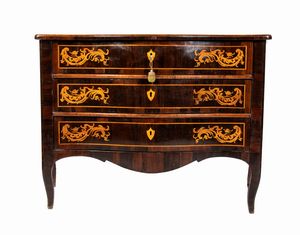 Como italiano in palissandro intarsiato  - Asta  Arredi Antichi, Oggetti d'Arte, Curiosities con una selezione di tappeti - Associazione Nazionale - Case d'Asta italiane