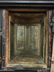 Monetiere italiano in legno ebanizzato e tartaruga  - Asta  Arredi Antichi, Oggetti d'Arte, Curiosities con una selezione di tappeti - Associazione Nazionale - Case d'Asta italiane