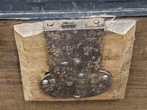 Monetiere italiano in legno ebanizzato e tartaruga  - Asta  Arredi Antichi, Oggetti d'Arte, Curiosities con una selezione di tappeti - Associazione Nazionale - Case d'Asta italiane