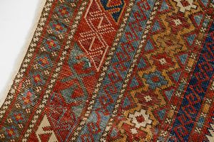 Tappeto Daghestan Caucaso  - Asta  Arredi Antichi, Oggetti d'Arte, Curiosities con una selezione di tappeti - Associazione Nazionale - Case d'Asta italiane